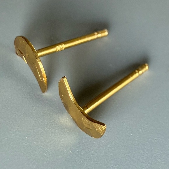 14k Gold Vermeil Dainty Moon Stud Earrings - Picture 5 of 8